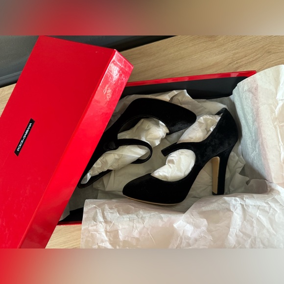 DOLCE & GABBANA Black Velvet Mary Jane Pumps Heels •38 w/ red D&G box - Picture 7 of 13